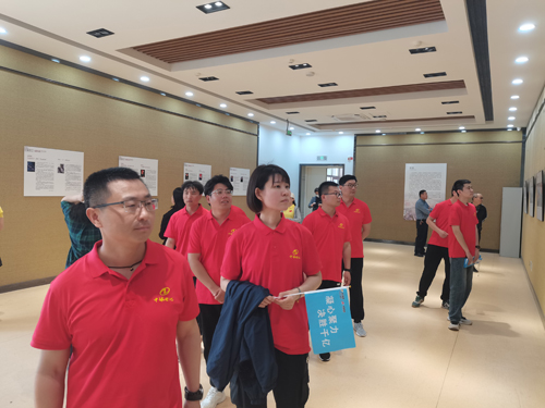 观展.jpg